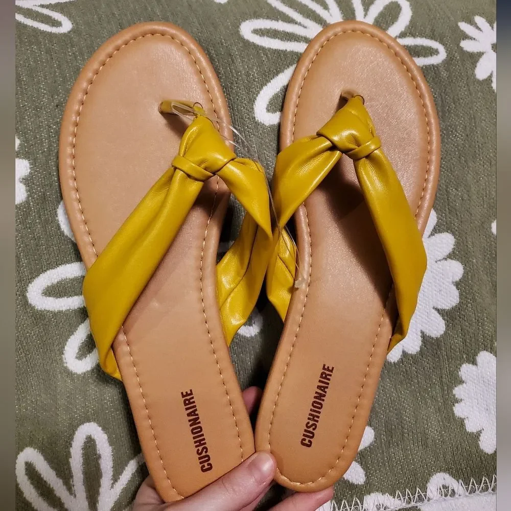 NWOT Cushionaire Mustard Yellow Quaid Knotted Sandals